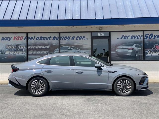 new 2024 Hyundai Sonata Hybrid car, priced at $29,321