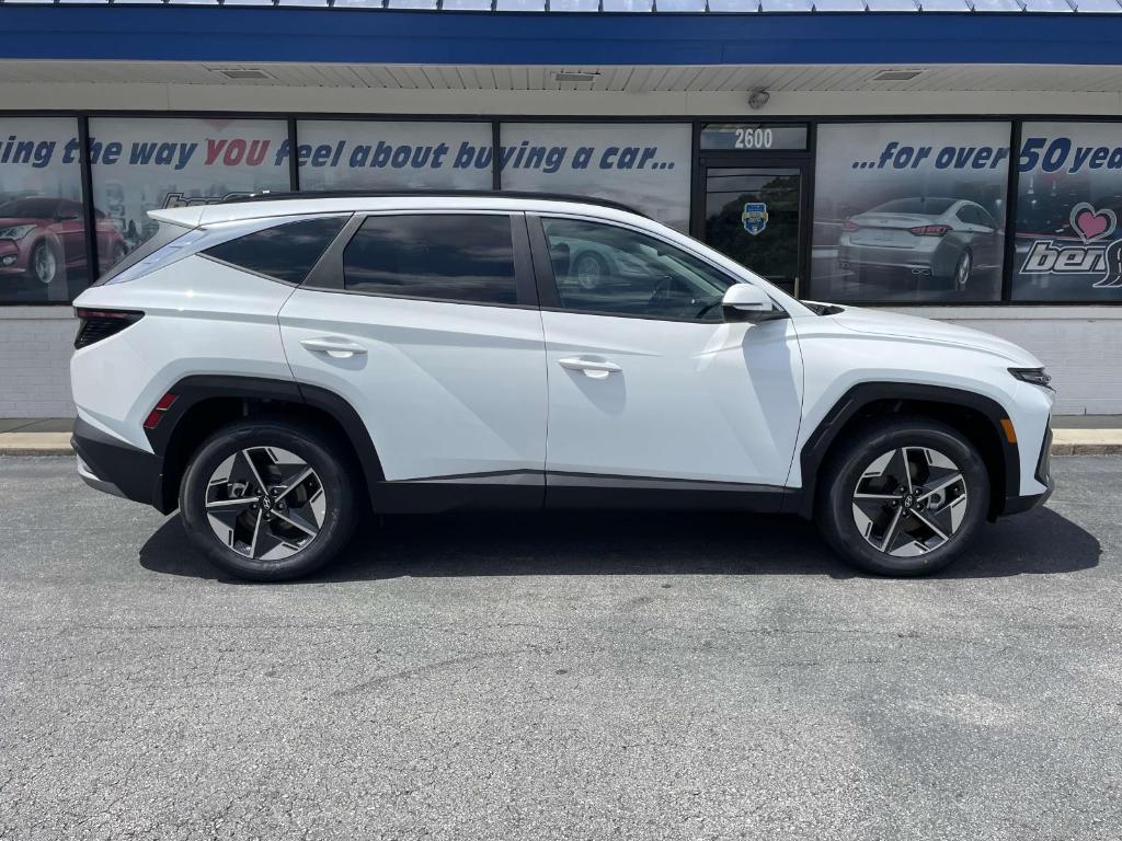 new 2025 Hyundai TUCSON Hybrid car, priced at $37,961