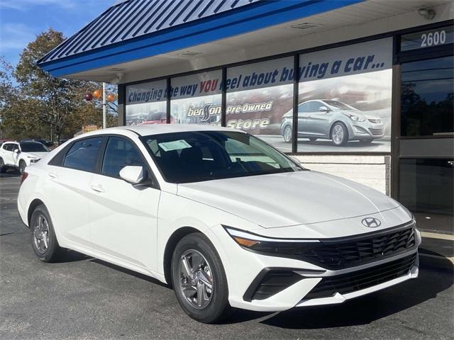 new 2025 Hyundai Elantra car, priced at $23,062