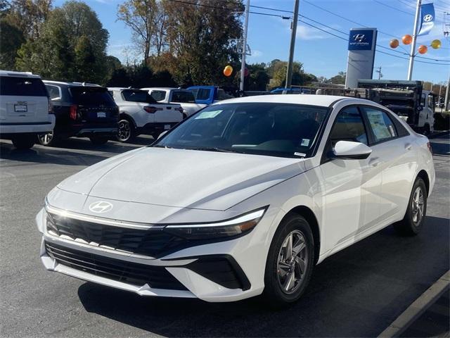 new 2025 Hyundai Elantra car, priced at $23,062