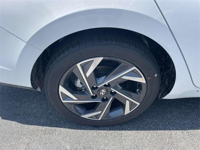 new 2025 Hyundai Elantra car, priced at $23,058