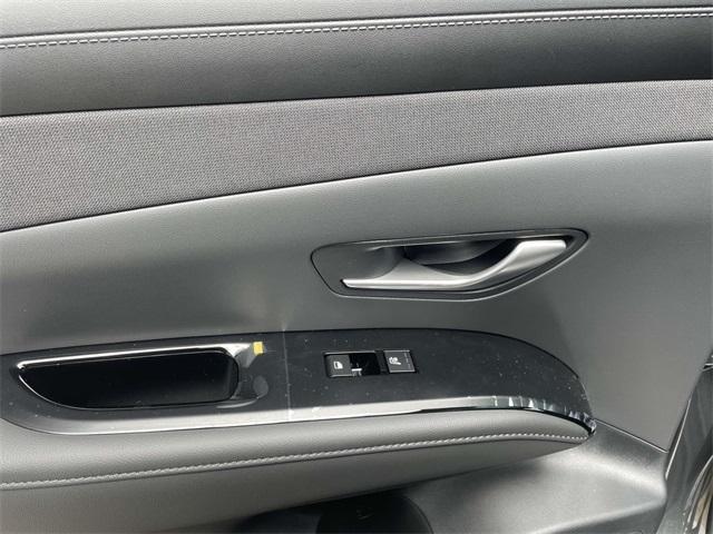 new 2025 Hyundai TUCSON Hybrid car, priced at $39,329