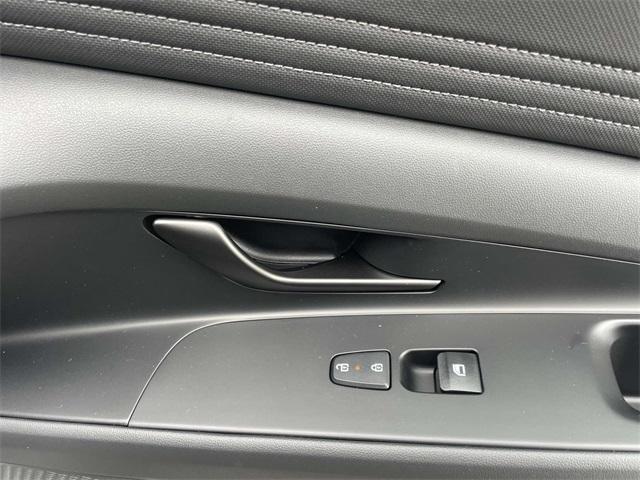 new 2025 Hyundai Elantra car, priced at $23,039