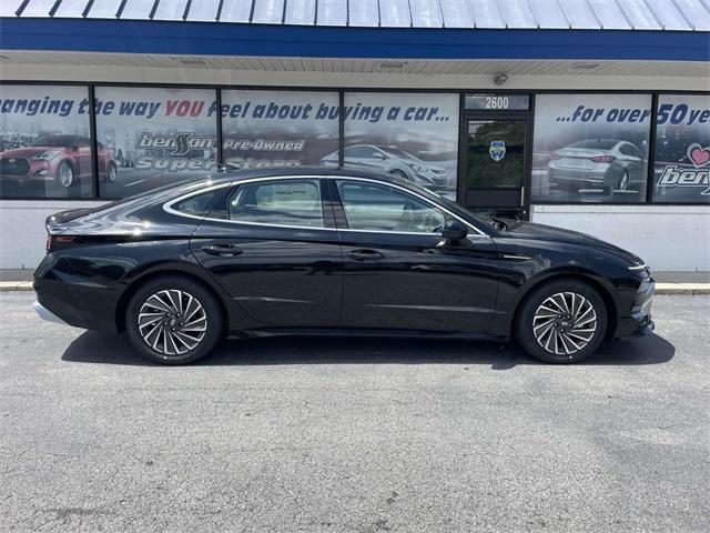 new 2025 Hyundai Sonata Hybrid car, priced at $30,759