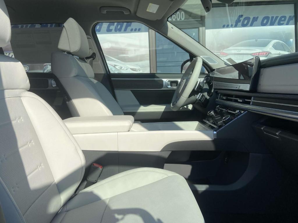 new 2025 Hyundai Santa Fe HEV car, priced at $47,961