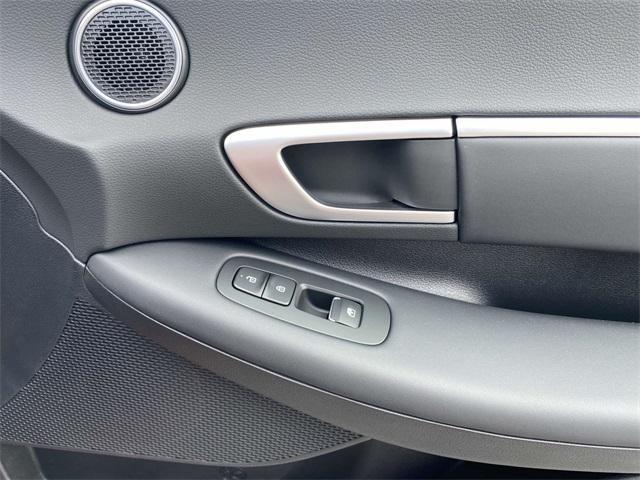 new 2025 Hyundai Sonata Hybrid car, priced at $30,770