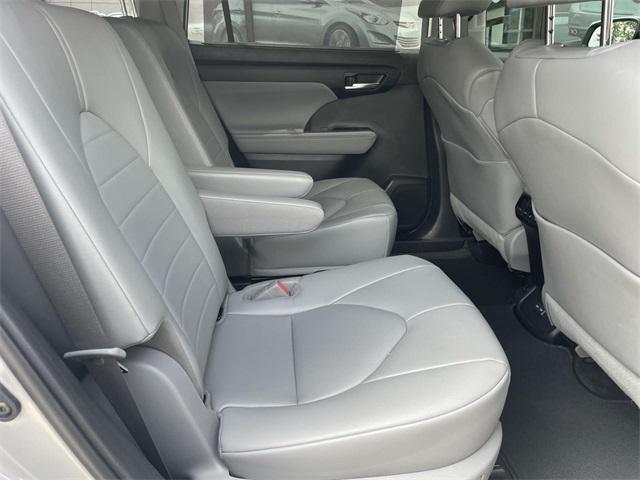 used 2023 Toyota Highlander car, priced at $37,250