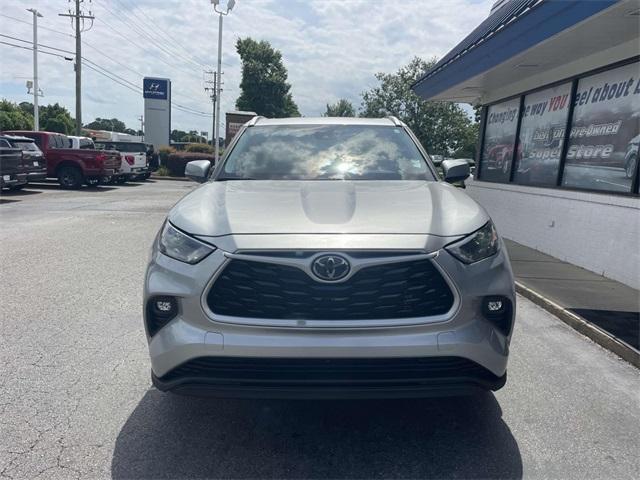 used 2023 Toyota Highlander car, priced at $37,250