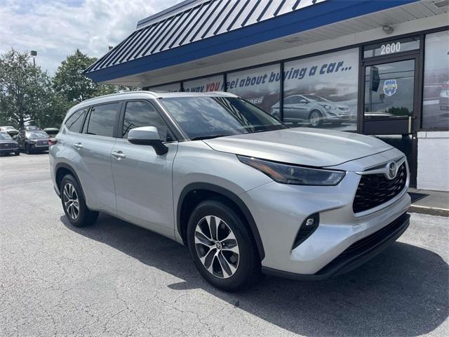 used 2023 Toyota Highlander car, priced at $37,250