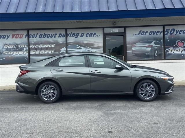 new 2025 Hyundai Elantra HEV car, priced at $24,933