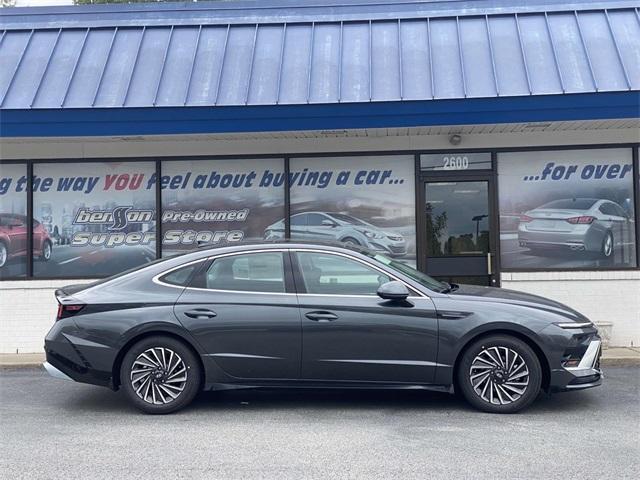 new 2025 Hyundai Sonata Hybrid car, priced at $37,231