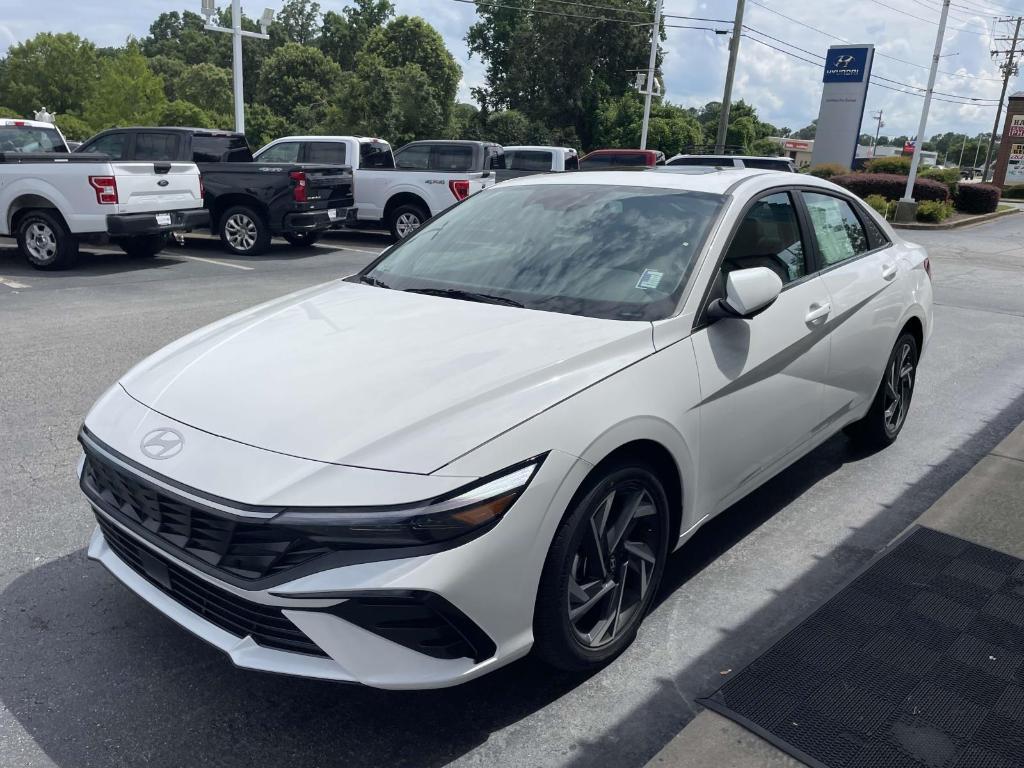 new 2025 Hyundai Elantra car