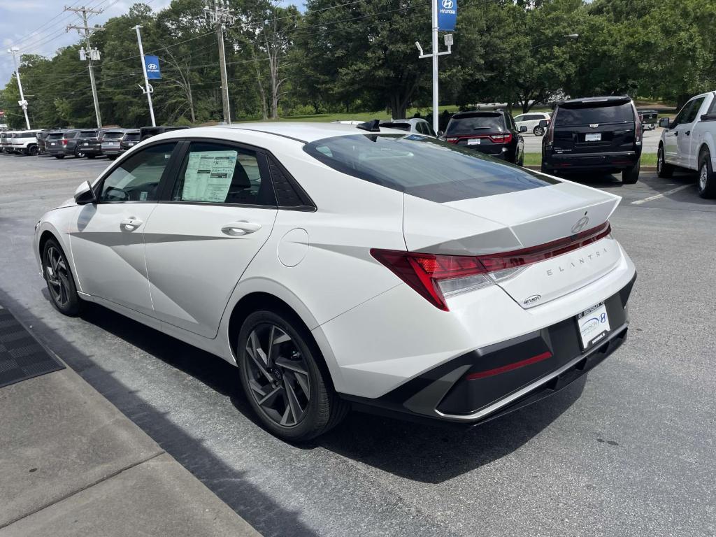 new 2025 Hyundai Elantra car