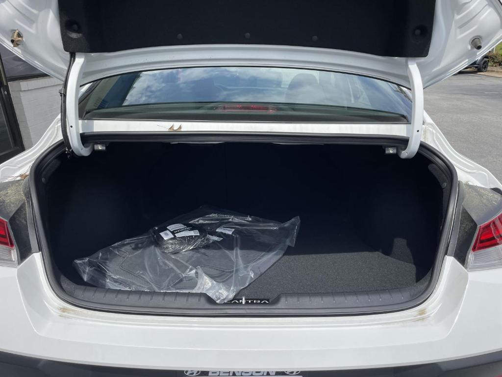 new 2025 Hyundai Elantra car