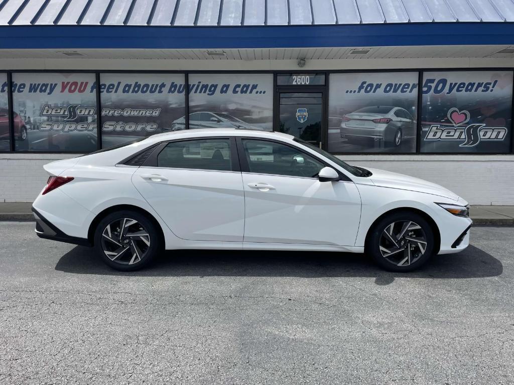 new 2025 Hyundai Elantra car