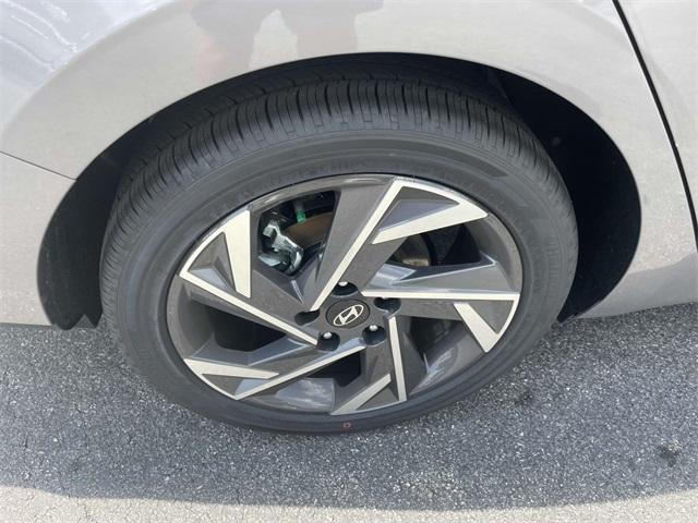 new 2025 Hyundai Elantra car