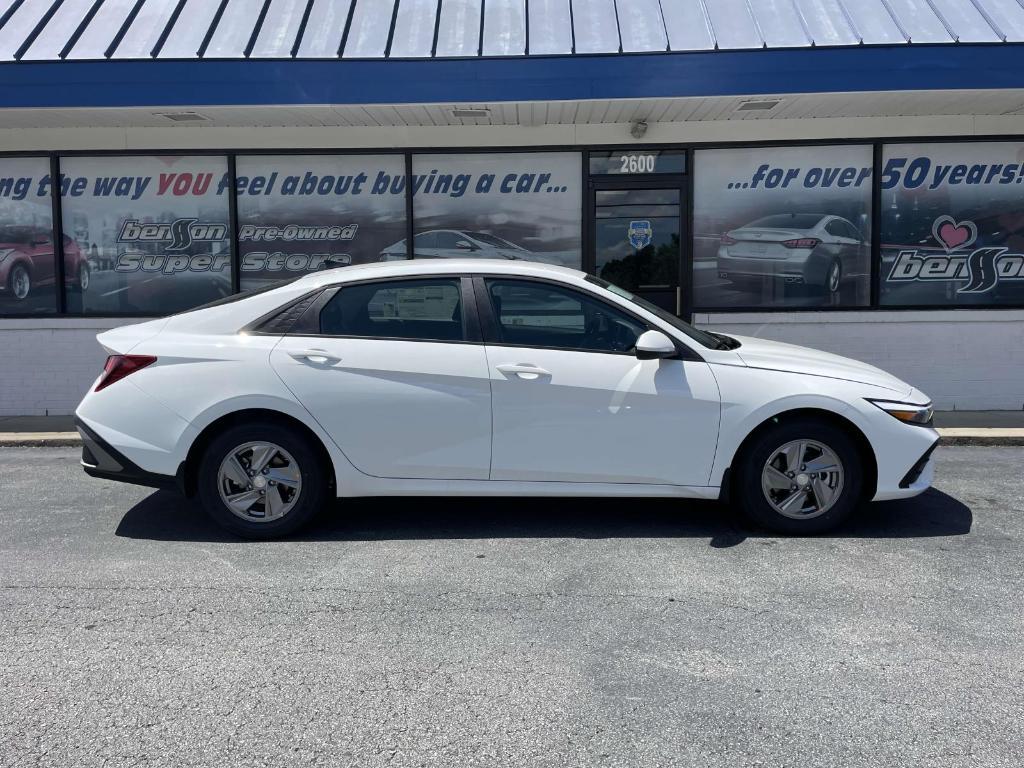 new 2025 Hyundai Elantra car, priced at $22,196