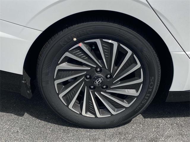 new 2025 Hyundai Sonata Hybrid car, priced at $38,182