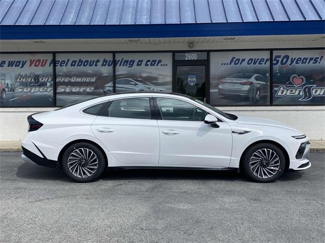 new 2025 Hyundai Sonata Hybrid car, priced at $38,182