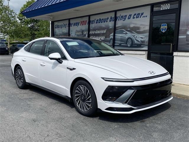 new 2025 Hyundai Sonata Hybrid car, priced at $38,182