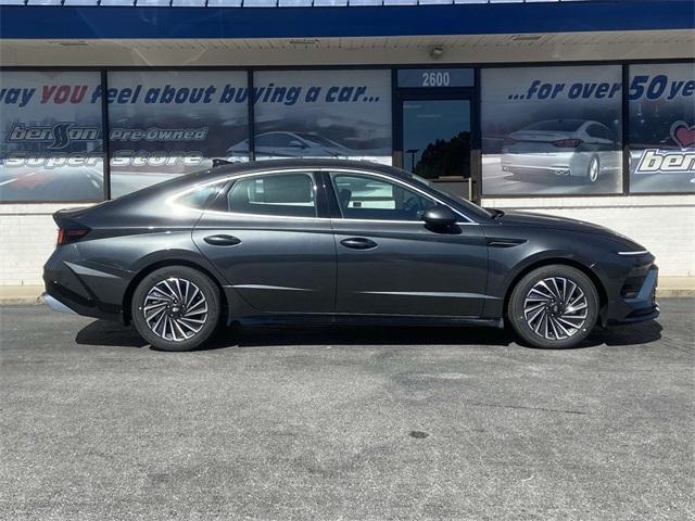 new 2025 Hyundai Sonata Hybrid car, priced at $30,928