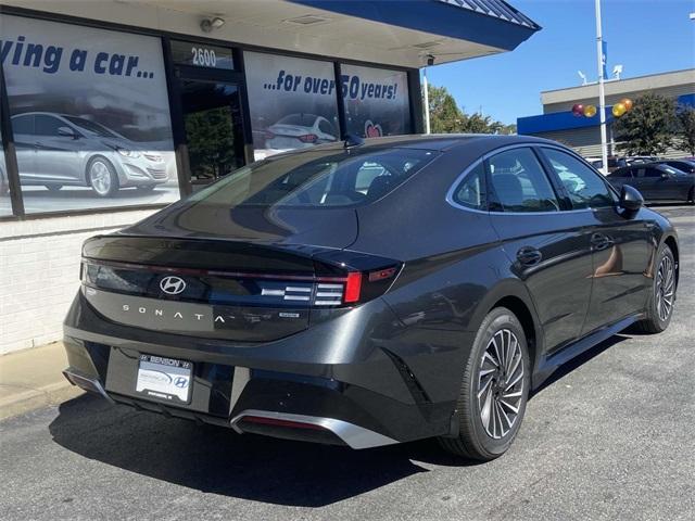 new 2025 Hyundai Sonata Hybrid car, priced at $30,928