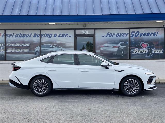 new 2024 Hyundai Sonata Hybrid car, priced at $29,637