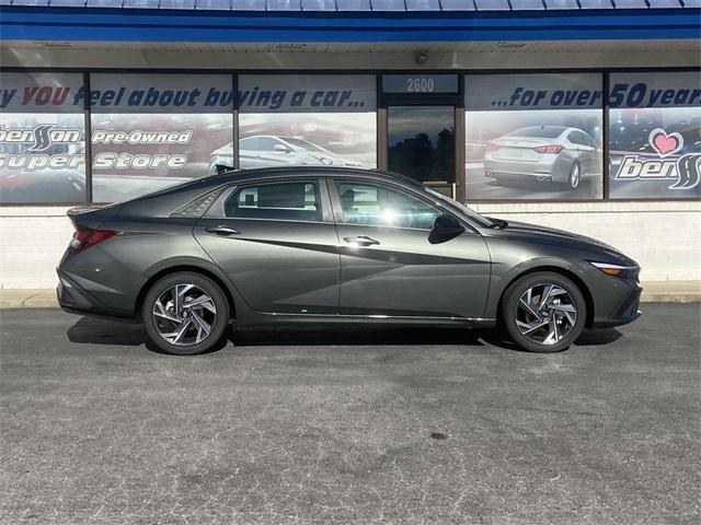 new 2025 Hyundai Elantra car, priced at $22,009