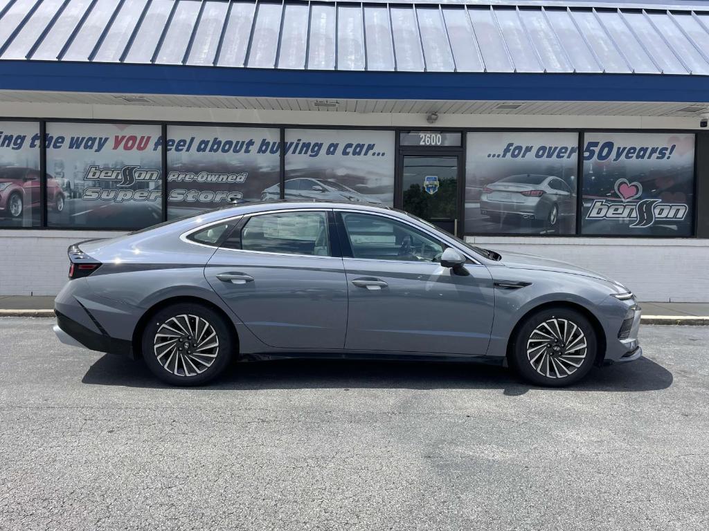 new 2025 Hyundai Sonata Hybrid car, priced at $36,595