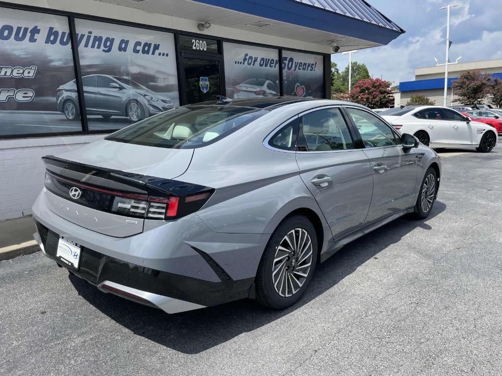 new 2025 Hyundai Sonata Hybrid car, priced at $36,595