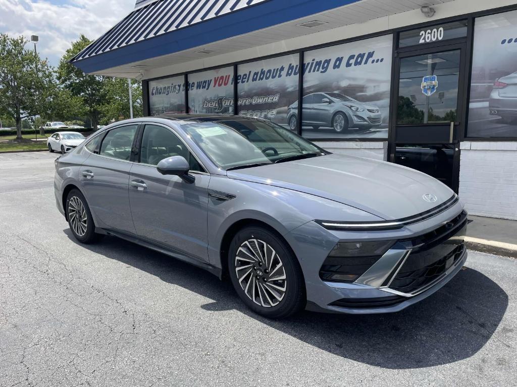 new 2025 Hyundai Sonata Hybrid car, priced at $36,595