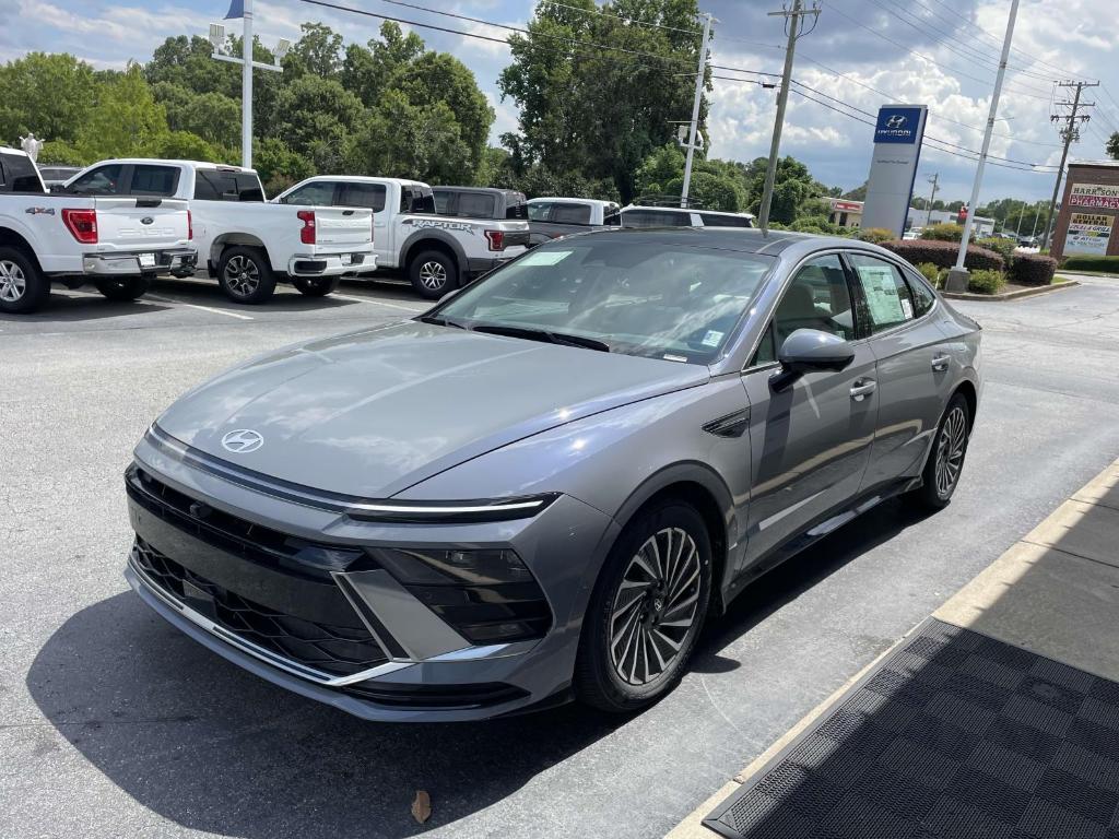 new 2025 Hyundai Sonata Hybrid car, priced at $36,595
