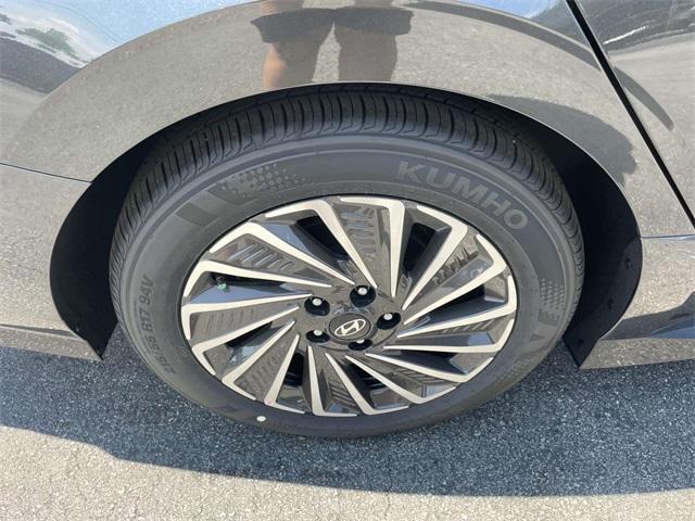 new 2025 Hyundai Sonata Hybrid car, priced at $30,282