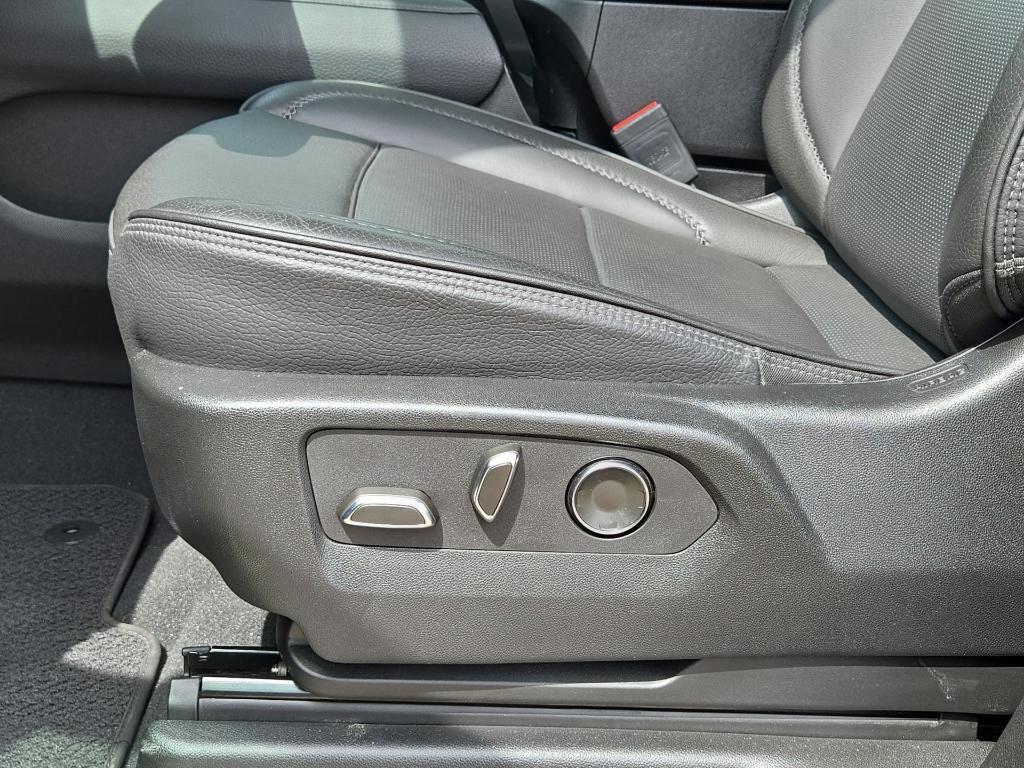 used 2024 GMC Yukon XL car, priced at $69,527