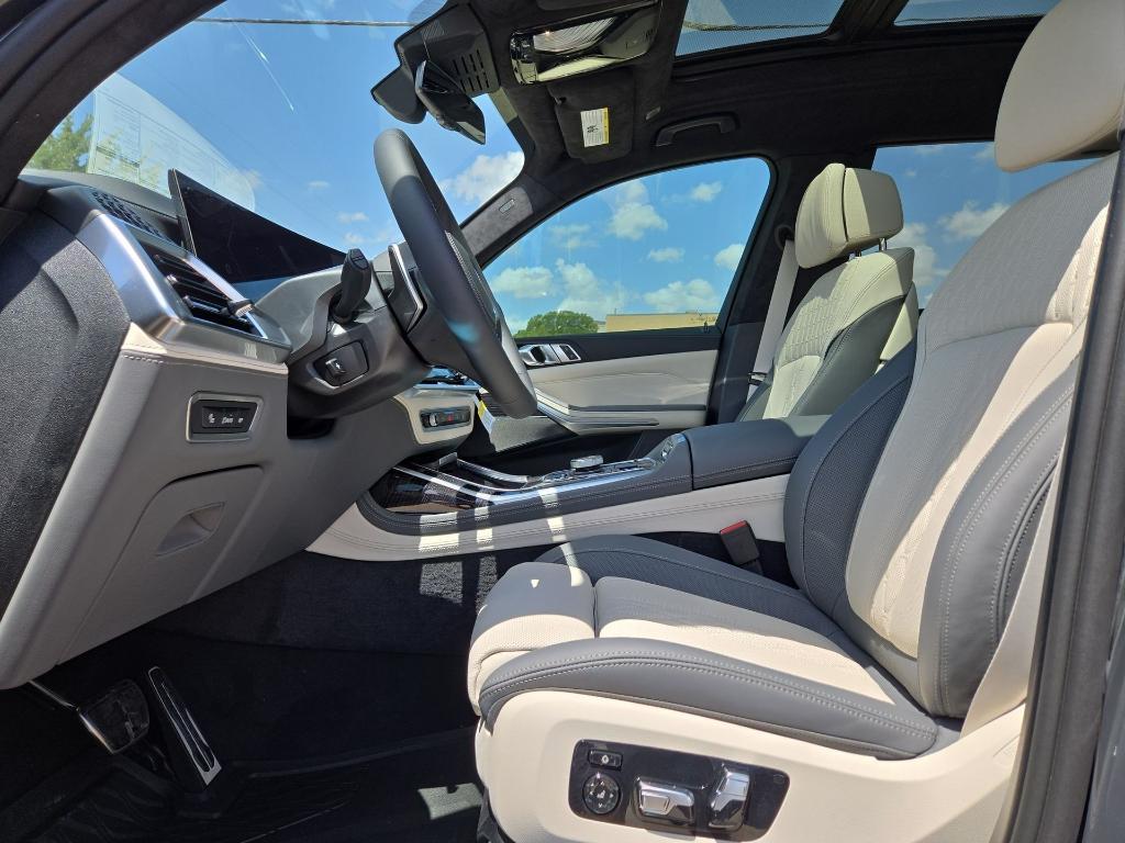 new 2026 BMW X7 car, priced at $125,325