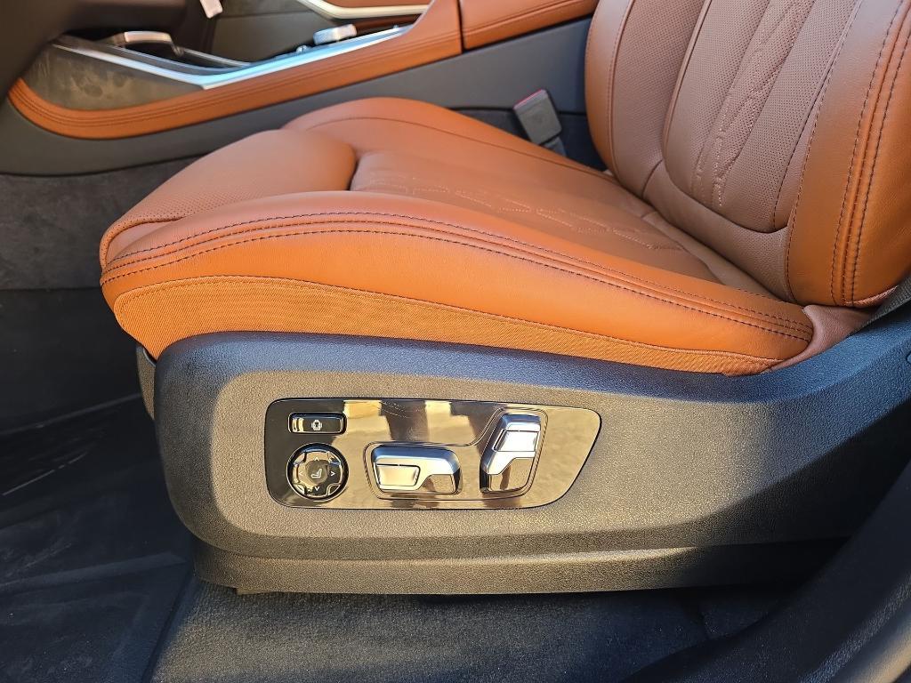 new 2026 BMW X7 car, priced at $106,275