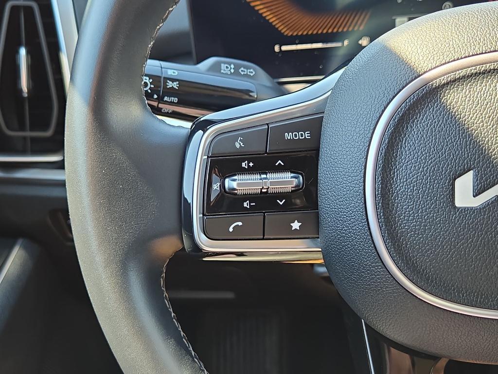 used 2024 Kia Sorento car, priced at $29,101