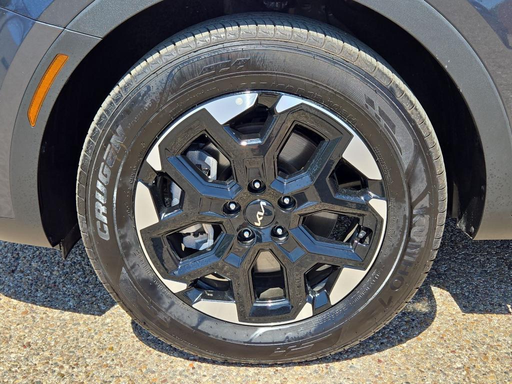 used 2024 Kia Sorento car, priced at $29,101