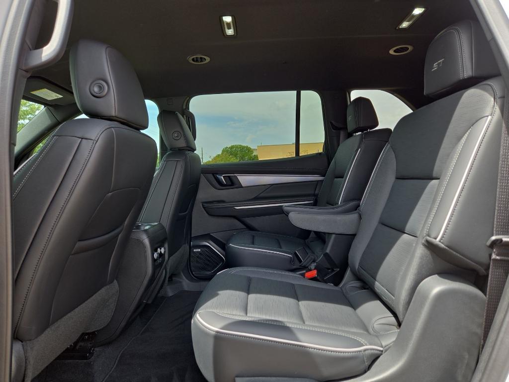 used 2025 Buick Enclave car, priced at $41,181