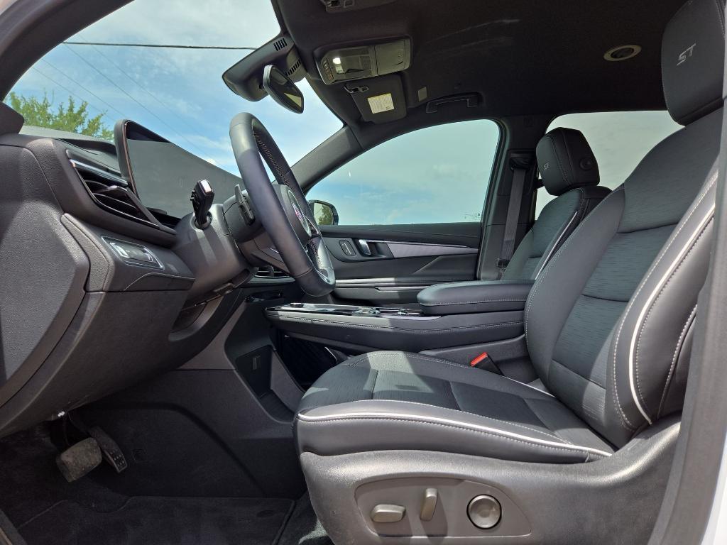 used 2025 Buick Enclave car, priced at $41,181