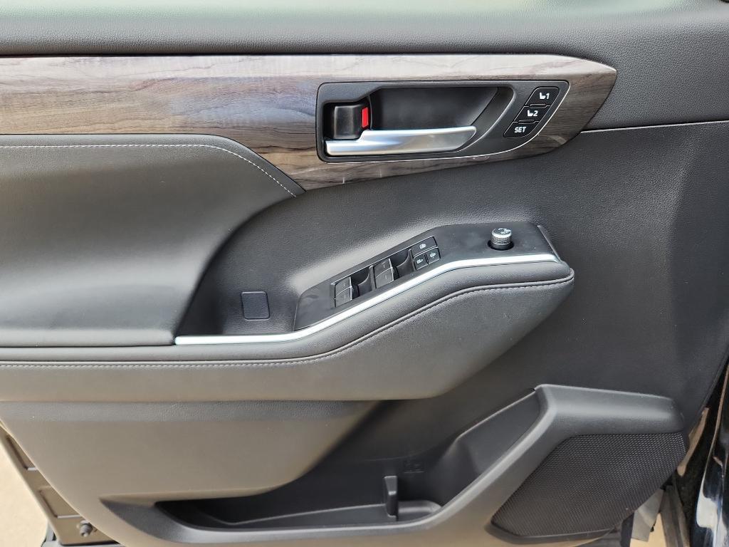 used 2021 Toyota Highlander car, priced at $34,671
