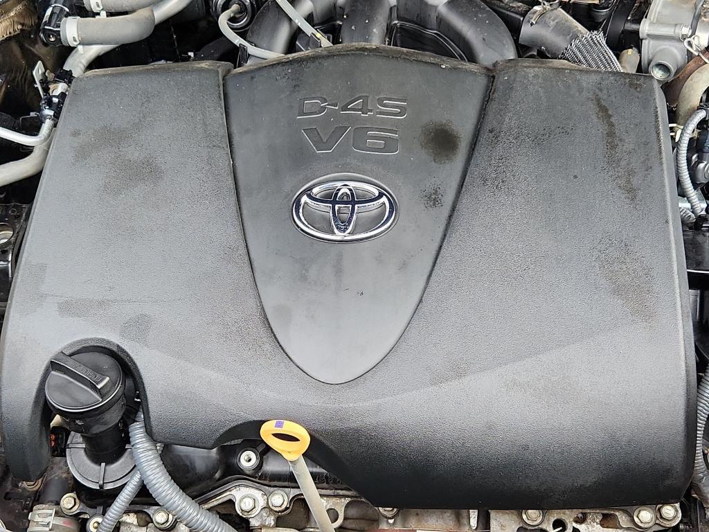 used 2021 Toyota Highlander car, priced at $34,671