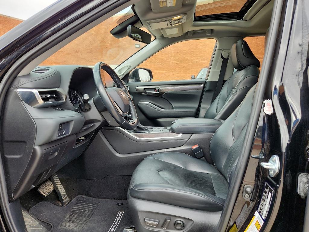 used 2021 Toyota Highlander car, priced at $34,671