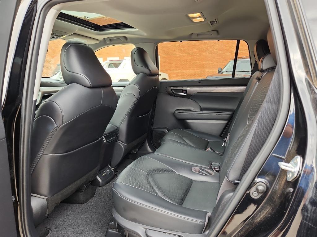 used 2021 Toyota Highlander car, priced at $34,671