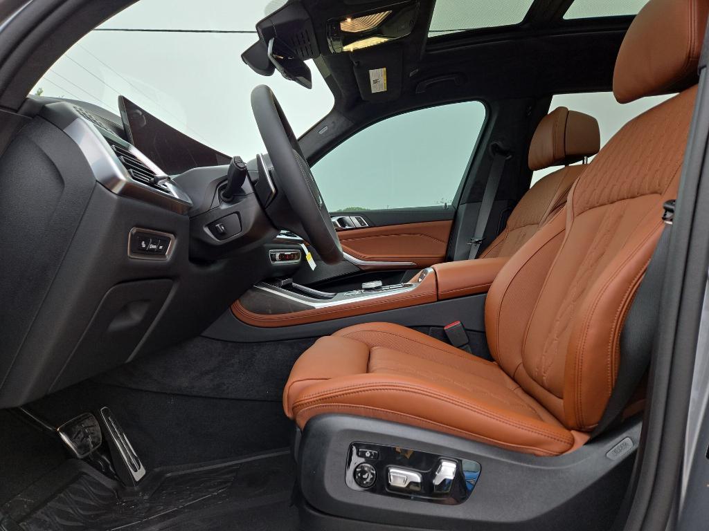 new 2026 BMW X7 car, priced at $102,625