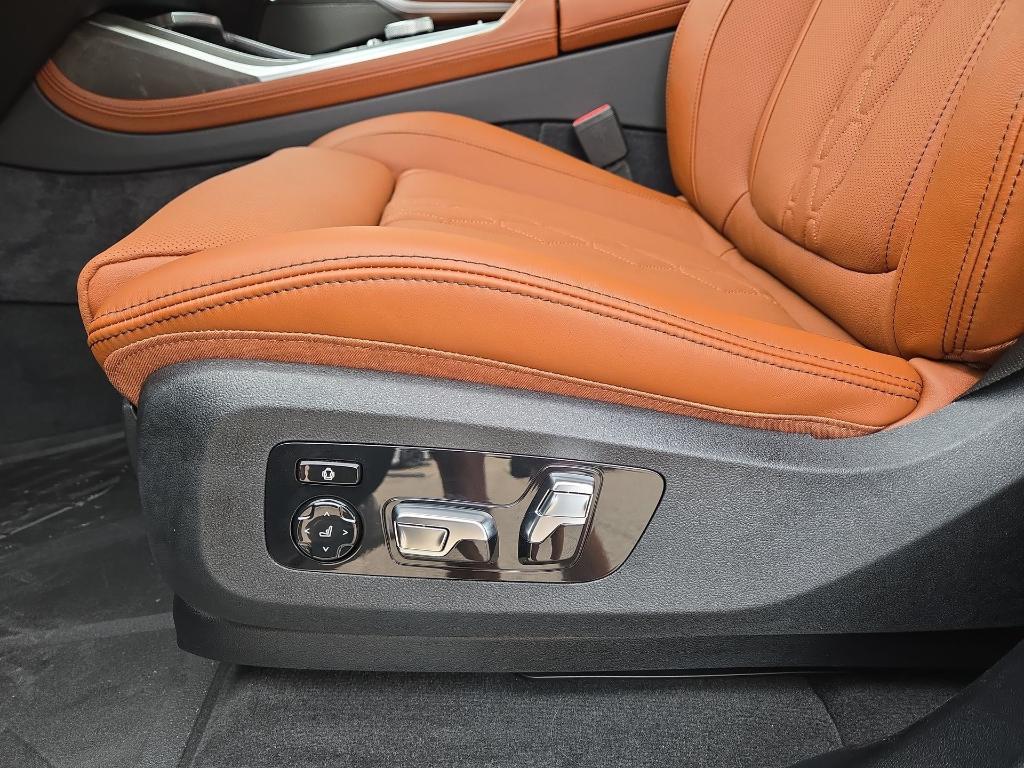 new 2026 BMW X7 car, priced at $102,625