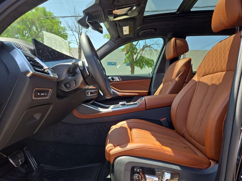 new 2026 BMW X7 car, priced at $102,625