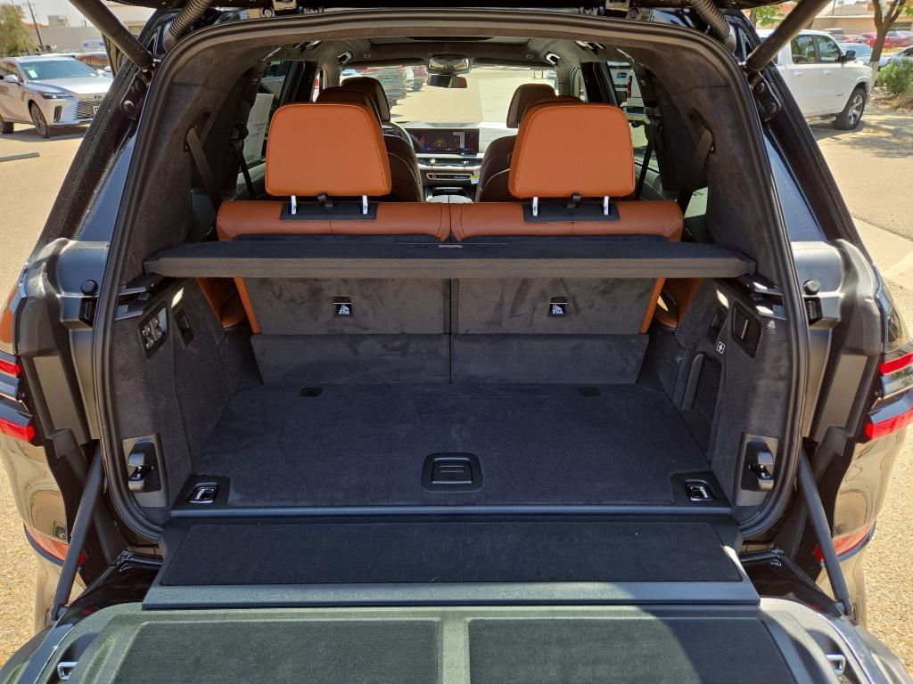 new 2026 BMW X7 car, priced at $102,625