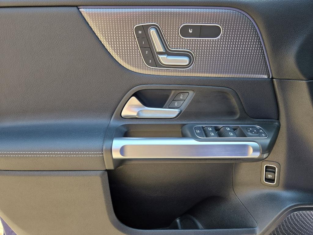 used 2021 Mercedes-Benz GLB 250 car, priced at $29,998