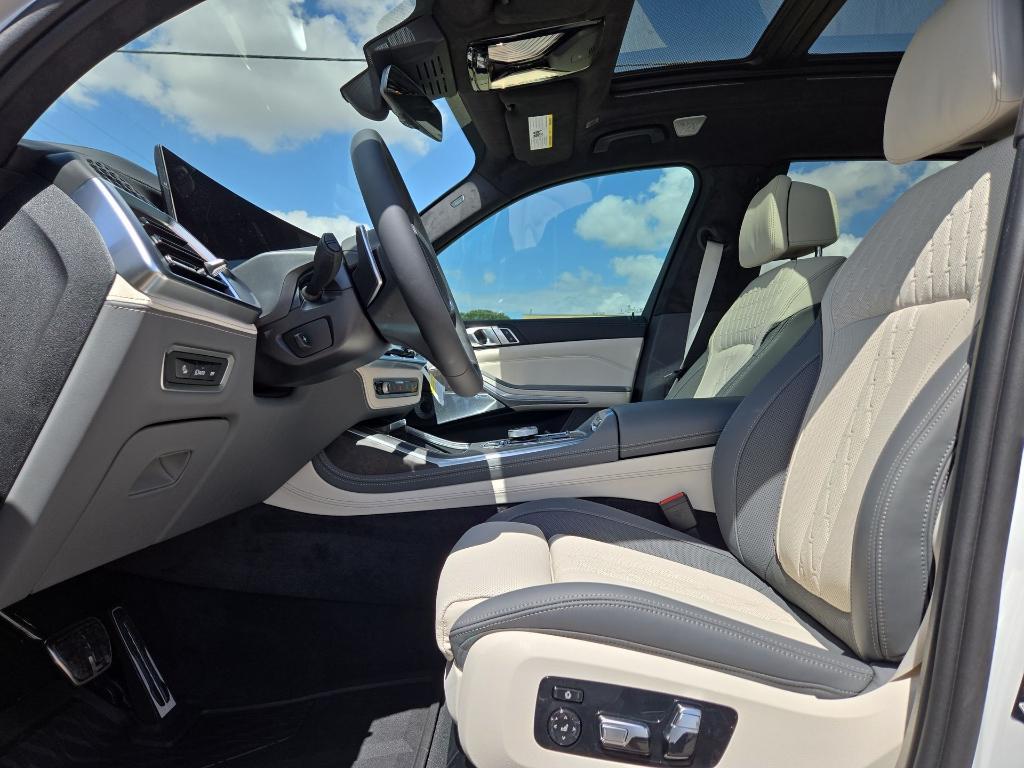 new 2026 BMW X7 car, priced at $126,775